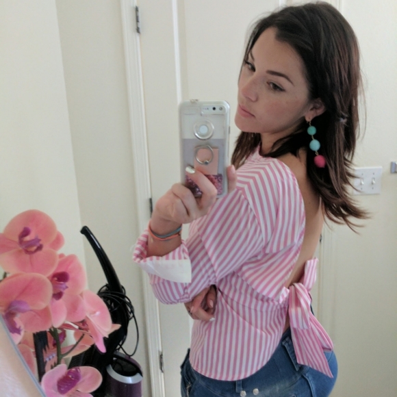 Beautiful Top Open Back - Picture 3 of 3